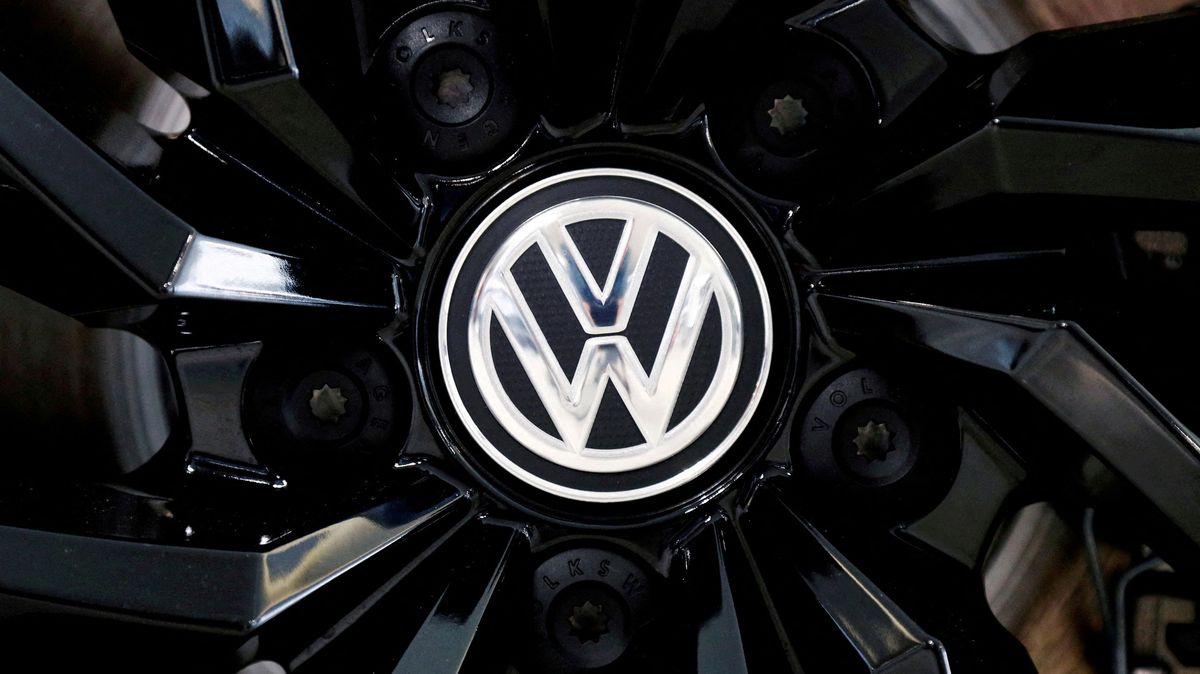 Volkswagen navrhl zvýšit platy nejvyšších manažerů o tři miliony eur
